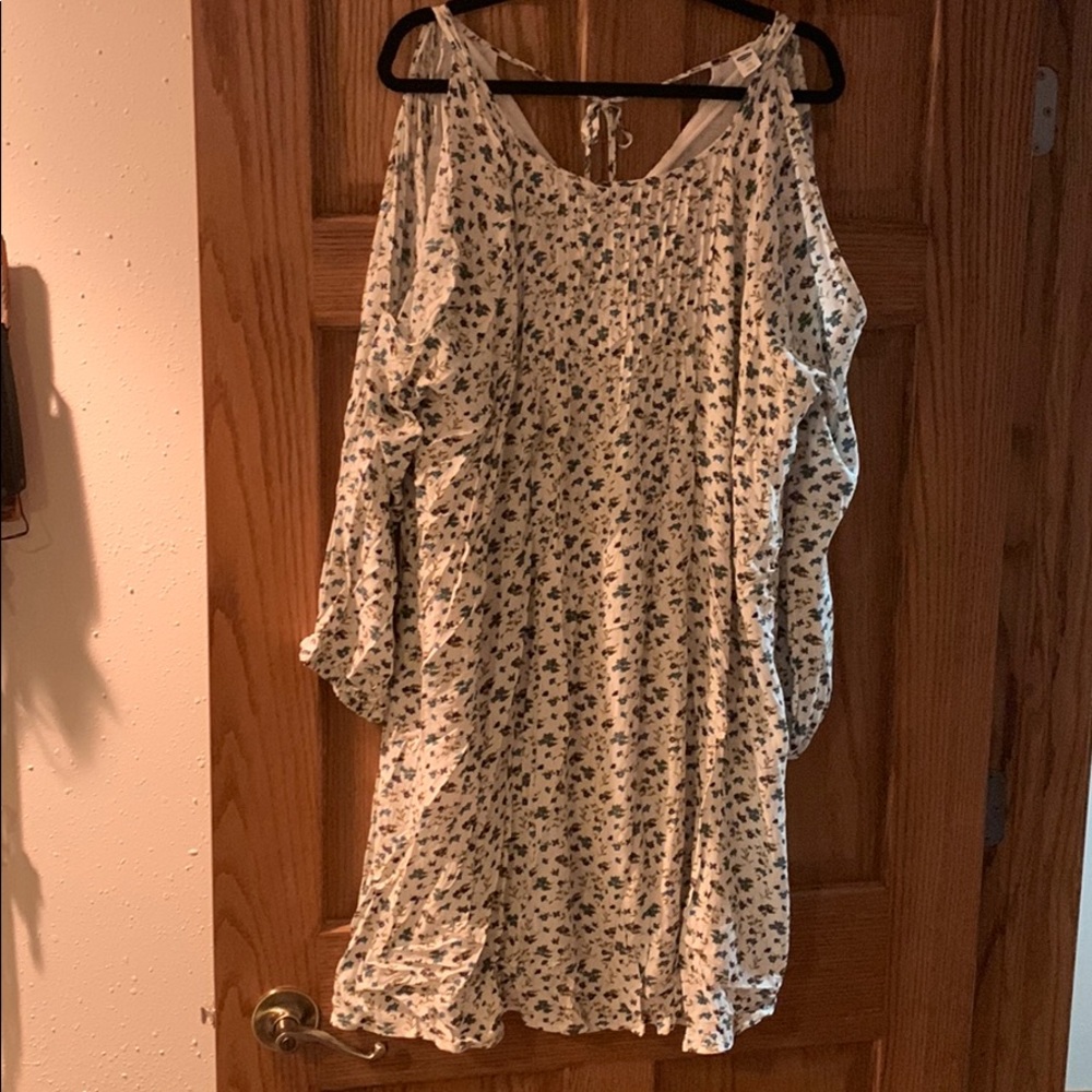 Flowery blues dress w/cold shoulder